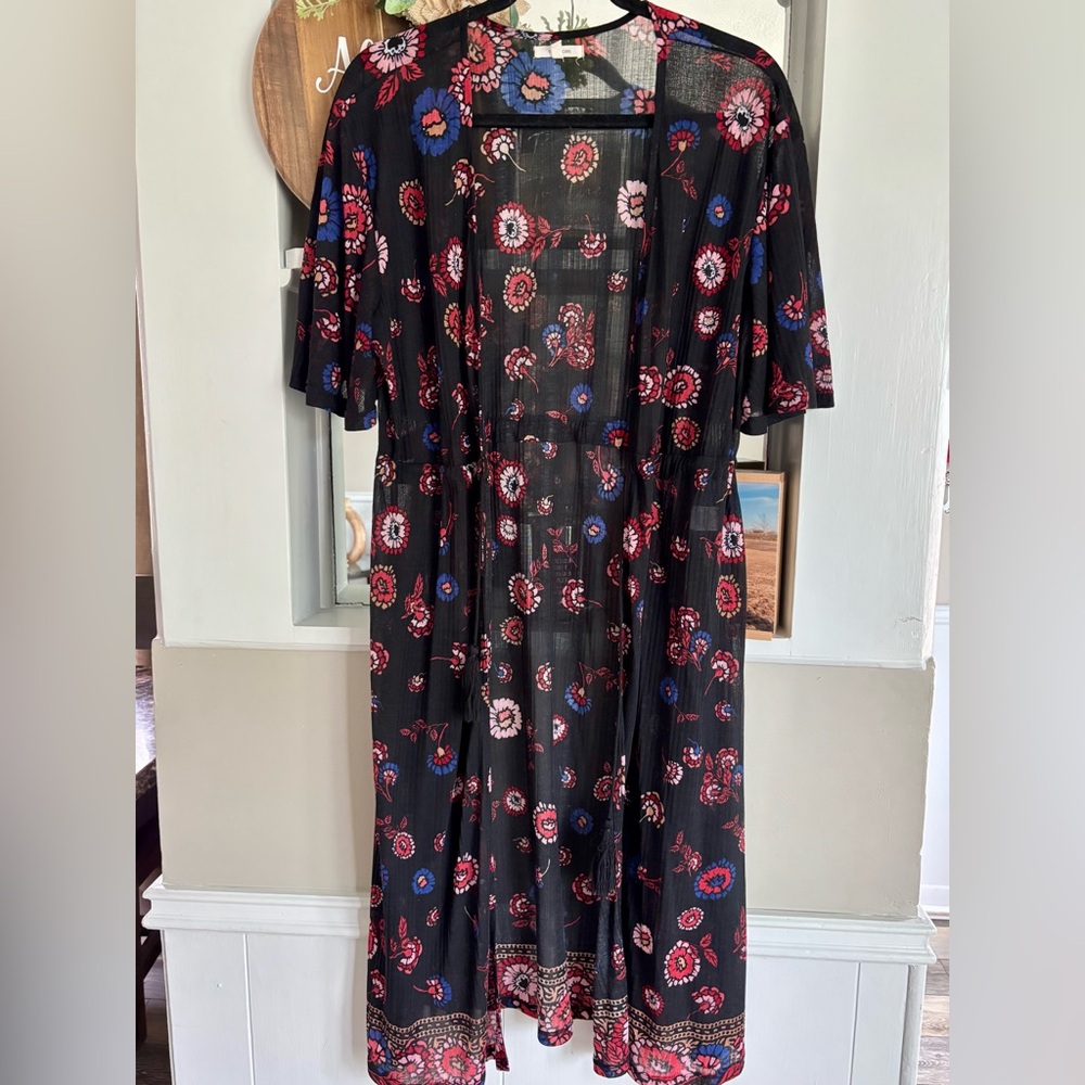 DONATED ITEM - Floral Sheer Black Kimono